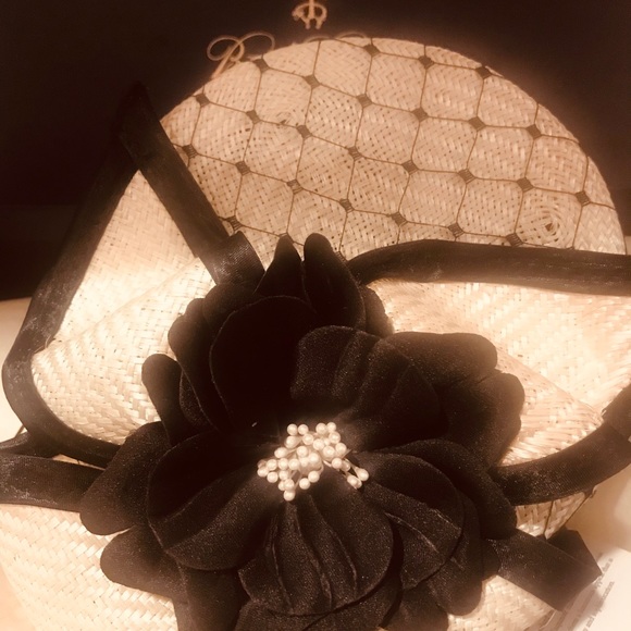 Brook’s Brothers Fascinator Hat - Picture 2 of 3